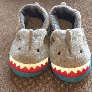 🐥Boy’s slippers-Size 7